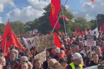 Hag: Hiljade Albanaca demonstriraju i pružaju podršku liderima OVK, Rama iskazao žaljenje što nije tamo