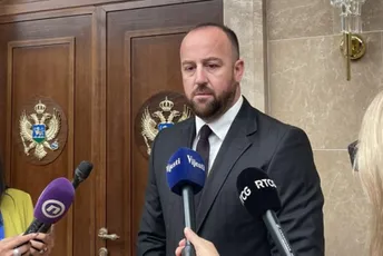 Nikolić: Blokiran Ustavni sud u interesu vladajuće većine