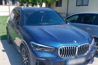 Dvadesetgodišnjem Tivćaninu oduzet BMW: Izdat mu i prekršajni nalog zbog zatamnjenosti stakala