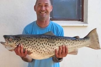 Pivsko jezero: Za 35 minuta ulovio pastrmku tešku 9 kg