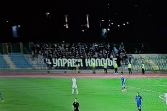 Uprkos dopisu Budućnosti: "Varvari" su na tribinama u Baru, istakli i transparent "Uprava napolje"