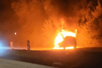 Na putu Tivat - Budva gori automobil (VIDEO)