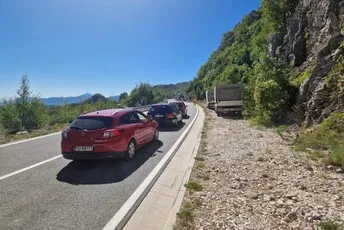 Povremeni zastoji na putu Cetinje – Budva zbog radova na Obzovici Povremeni zastoji na putu Cetinje – Budva zbog radova na Obzovici