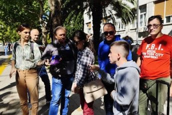 (FOTO) Protest NVO „Bijeli štap“ ispred Skupštine: Branimo doživotna prava stečena rođenjem