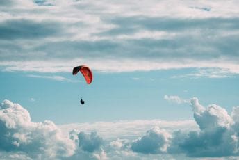 Hrvatska: Paraglajder se zabio u kamion, pilot teško povrijeđen