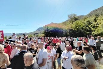 (FOTO/VIDEO) Sa protesta u Brčelima poručeno: Kulturocid nad manastirima neće proći, ovo je tiha okupacija od Crkve Srbije