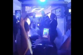 Načelnik napravio žurku u vozilu Hitne pomoći u Srbiji: Suspendovan i razriješen sa rukovodećeg mjesta Načelnik napravio žurku u vozilu Hitne pomoći u Srbiji: Suspendovan i razriješen sa rukovodećeg mjesta