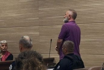 Albanca terete da je špijunirao za BIA-u 16 godina, on se izjasnio se da nije kriv Albanca terete da je špijunirao za BIA-u 16 godina, on se izjasnio se da nije kriv