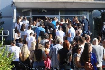 (FOTO) Ogromne gužve ispred „Limenke“, veliki broj građana čeka da izvadi novu ličnu kartu