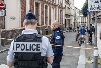 Učenik u Francuskoj kuhinjskim nožem ubo nastavnicu u lice: Fascinirao ga je nacizam