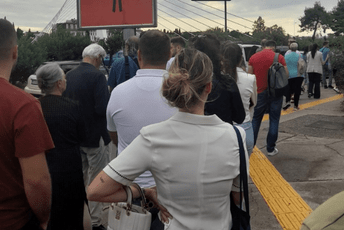 Bliži se istek roka: Rano jutros već formiran dugačak red ispred 'limenke'