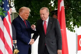 Tramp sa Erdoganom: "Prestani da kupuješ rusku naftu"