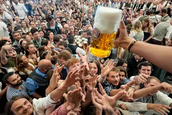 Policija privremeno zatvorila Oktoberfest zbog prevelike gužve