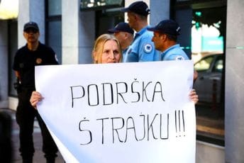 Počeo protest ispred Višeg suda: “Drže nas u pritvoru da sakriju istinu”