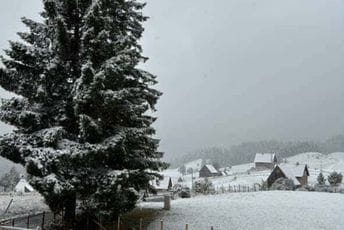 (FOTO) Zabijeljelo na sjeveru Crne Gore: Snijeg padao na Žabljaku i u kolašinskoj opštini