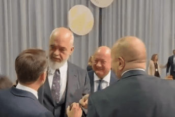 Rama se sa Makronom našalio na Trampov račun: "Nisi čestitao Alijevu i meni na mirovnom sporazumu" (VIDEO)