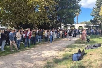 Protest ispred "Slovenske plaže": Ne daju posljednju zelenu oazu u Budvi