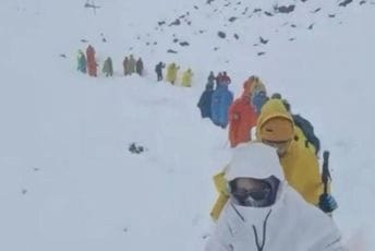 Stotine planinara spašeno iz sniježne oluje na Mont Everestu: "Bilo je strašno"