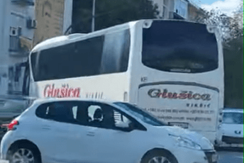 (VIDEO) Sudar autobusa i automobila kod mosta Milenijum