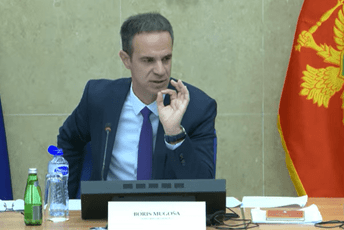 Mugoša: Danas je Skupština dotakla ponovo dno, perfidne i jeftine igre većine i Vlade