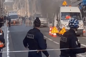 (VIDEO) Odjeknule eksplozije u središtu Pariza: Planuo kombi kod kabineta premijera