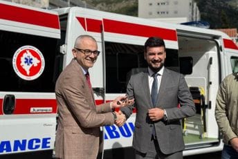 Opština Budva donirala sanitetsko vozilo Hitnoj pomoći u tom gradu