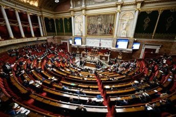 Francuski parlament  odbio da razmatra pitanje opoziva Makrona