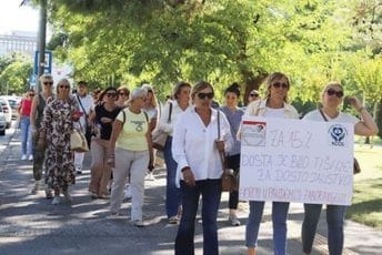 Medicinske sestre i tehničari danas protestuju ispred Vlade