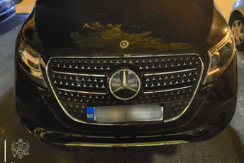 Oduzet mercedes podgoričkih registracija koji je potraživao Interpol, auto vozio Budvanin Oduzet mercedes podgoričkih registracija koji je potraživao Interpol, auto vozio Budvanin
