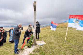 Mandić odavao počast ubijenim četnicima, Metodije služio parastos
