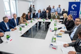 Mandiću važniji okrugli sto u Nikšiću od sjednice Skupštine: “Tako sam procijenio” (FOTO)
