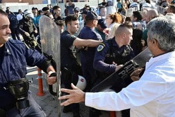 Sukob grčke policije s ljekarima bolnice koju je pojsetio premijer