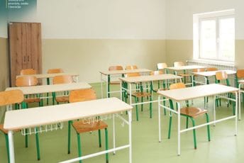 Udruženje psihologa osudilo metodu formiranja odjeljenja izvlačenjem imena iz šešira: Škola nije lutrija, stručna služba ima dužnost da bude glas razuma