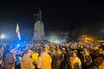 Novopazarski studenti stigli u Kraljevo, priređen im doček na Trgu srpskih ratnika
