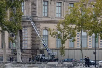 Osumnjičeni za pljačku Luvra priznali umiješanost, odao ih DNK na predmetima