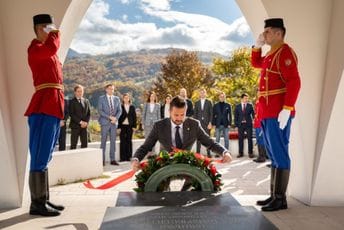 Milatović položio vijenac na spomenik junacima Mojkovačke bitke: Moj prađed je sa 16 godina ovdje učestvovao i opjevan u jednoj pjesmi