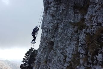 (FOTO) Instalirana Via ferrata na Štirovniku: Nova atrakcija za ljubitelje planina i adrenalina na Lovćenu