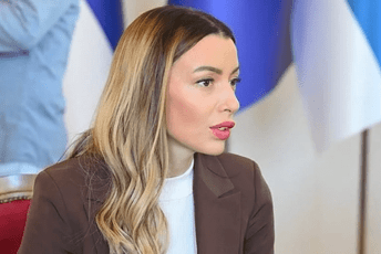 Srpska ministarka tvrdi da je na putu prema Banjaluci doživjela "strašan tretman" od hrvatskih carinika