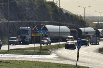 Saobraćaj iz pravca Podgorice ka Danilovgradu jednom trakom zbog turbina za vjetroelektranu