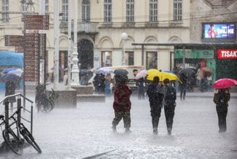 (FOTO) Snažno nevrijeme pogodilo Zagreb: Za samo nekoliko minuta ulice i parkovi zabijeljeli od grada