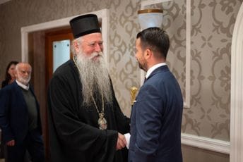 Milatović dodijelio posthumno Orden Crnogorske velike zvijezde mitropolitu Amfilohiju