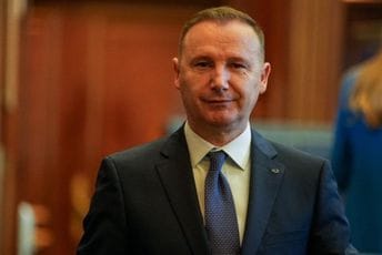 Kosovo: Poslanik udario građanina na prištinskom trgu