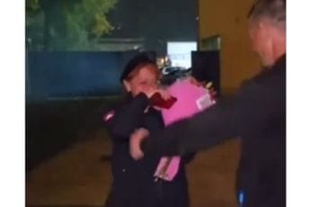 (VIDEO) "Osjetila sam nalet emocija, nisam mogla da zadržim suze": Komunalna policajka iz Bijelog Polja ispraćena u penziju uz vatromet