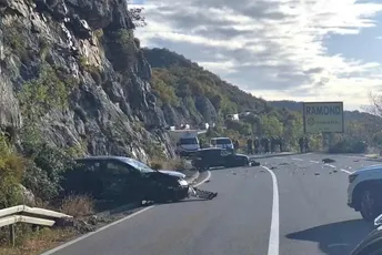 Udes na putu Podgorica - Cetinje: Nekoliko osoba povrijeđeno, među njima i dijete