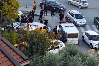 (VIDEO) Policija blokirala prilaze turskoj ambasadi u Podgorici zbog bezbjednosnih mjera