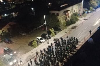 (VIDEO) Grupe građana krenule na protest ispred Vlade, pjevaju "Turci napolje"