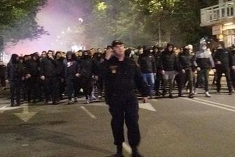 Podgorica: Privedeno 11 osoba koje su namjeravale sa fantomkama, bakljom i marihuanom da dođu na protest ispred Vlade