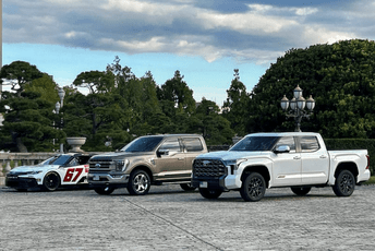 Diplomatija u eri Trampa: Japan simbolično izložio džipove pred palatom Akasaka