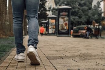 Evropska zemlja uvodi ograničenje brzine za pješake: Ko hoda brže, čeka ga kazna