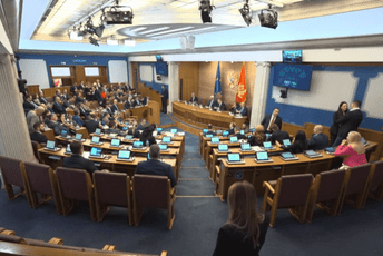 Mandić: Ne prihvatam tužilaštvo kao četvrtu granu vlasti, to vam je kao u filmu "Gospodar prstenova"; Živković: Možda ćete i Vi biti predmet rada tužilaštva